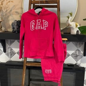 🐄 Early 2000s Gap set!😍😍🐄Small mark at the bottom of the pants🐄Size: Both